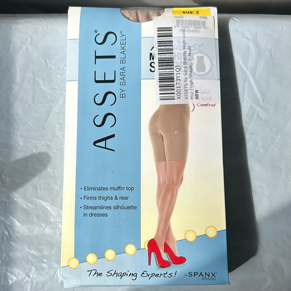 Assets by Spanx Hi-Waist Mid-Thigh Shaper Nude Color Size 2 - Picture 1 of 2